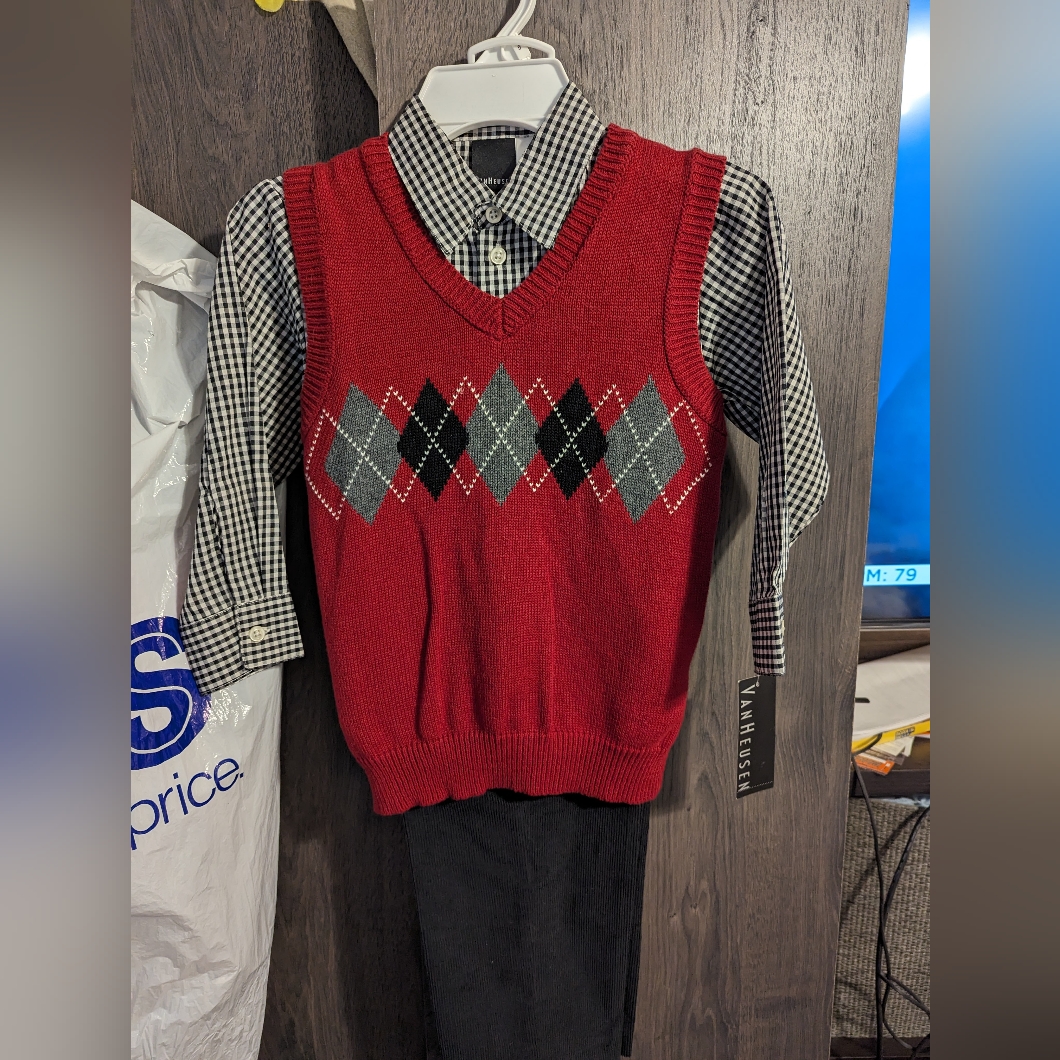 Brand New Van Heusen Boys Suit Size 5 Brand New Van Heusen Boys Suit Size 5